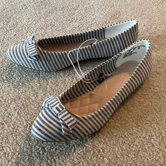 pretty with stripes flats, size 8 - Picture 4 of 5